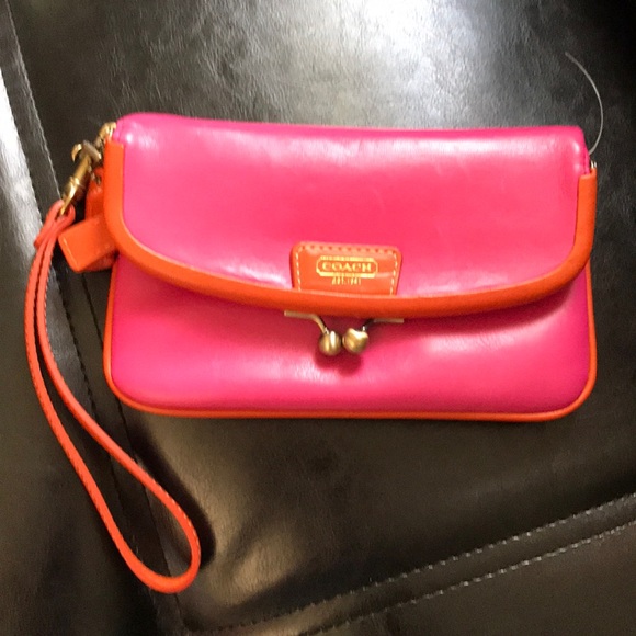 Coach wristlet - Picture 3 of 6